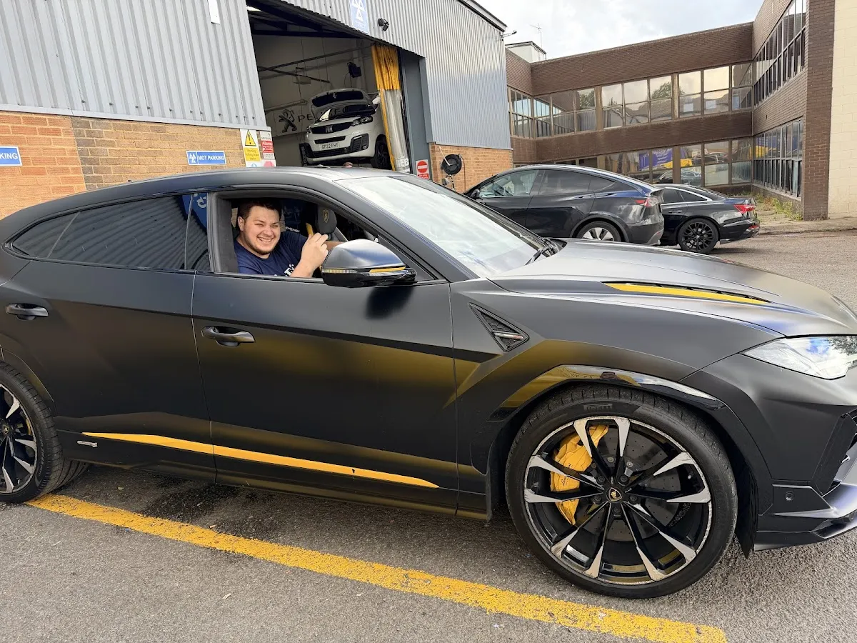 CarFix Garage - MOT, Servicing & Body Repairs, London